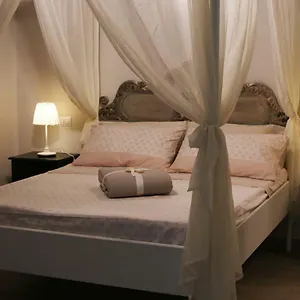  Apartment Teatro Nuovo Italy